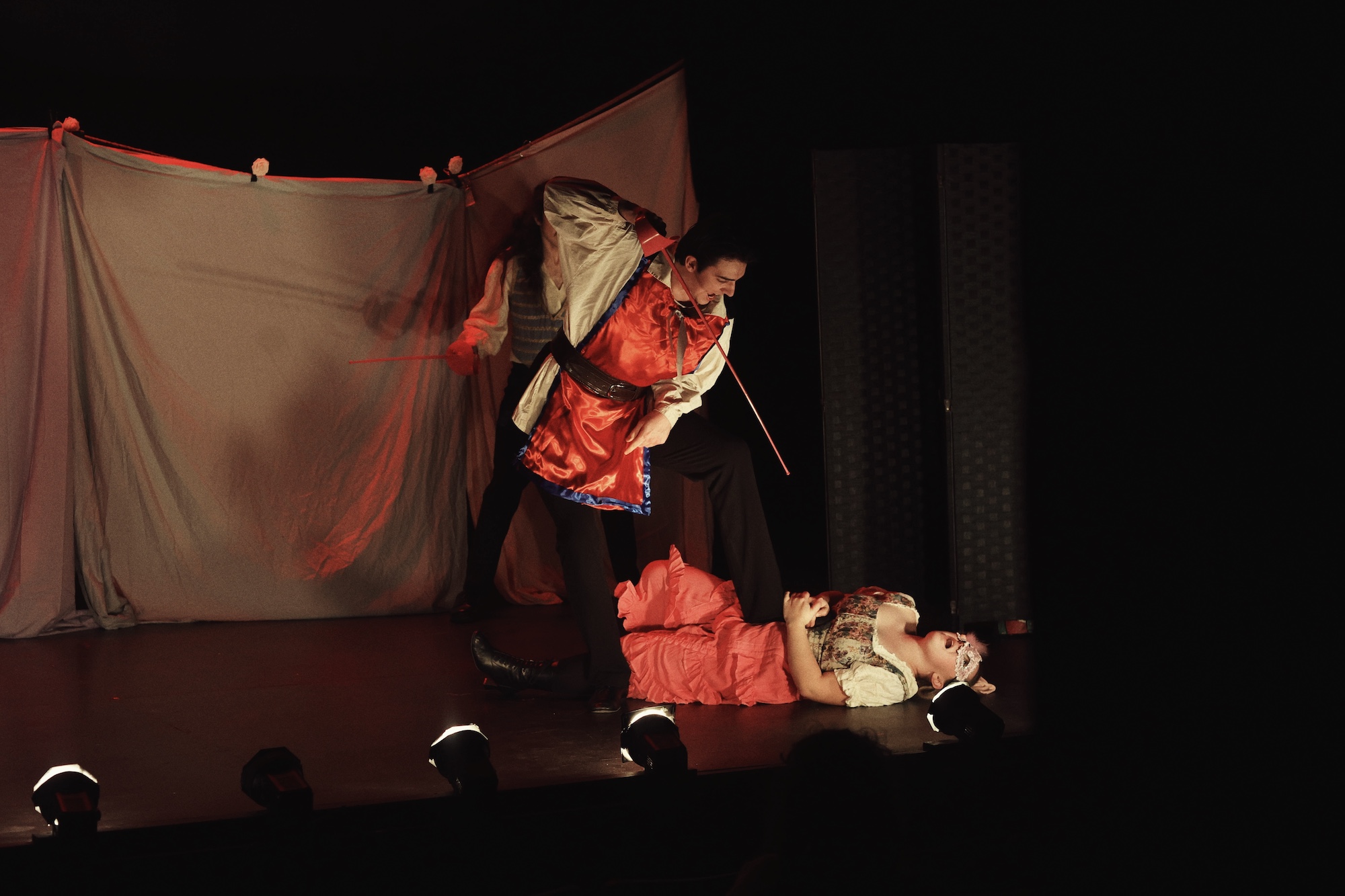 Image from the production of Les Femmes Mousquetaires.